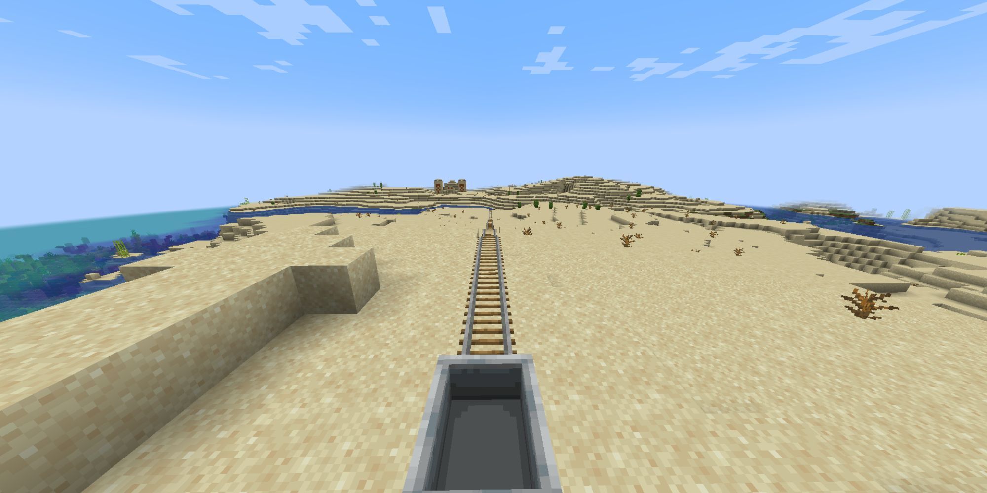 Ein Blick aus der ersten Person auf einen Minenwagen und eine wirklich lange Eisenbahnstrecke in der Wüste.