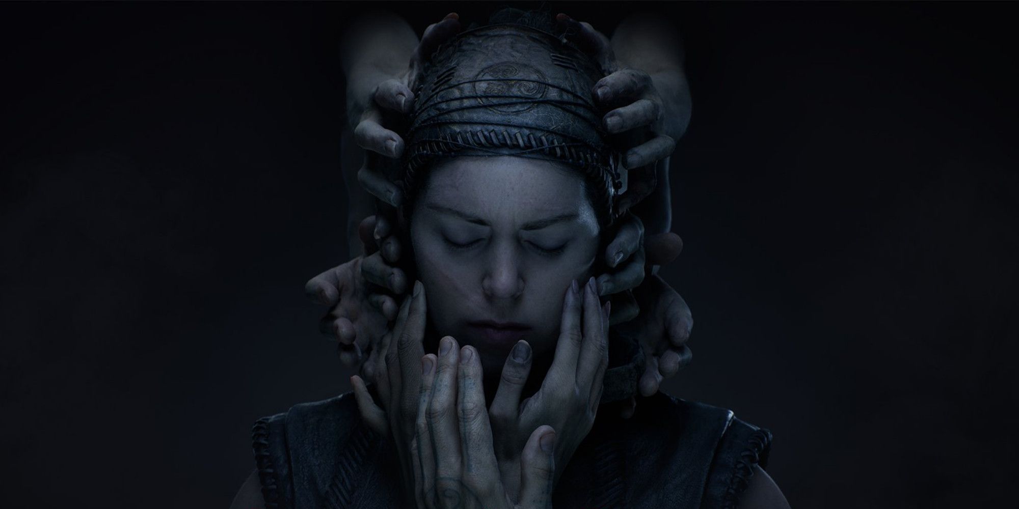 Senua with her eyes closed covered in hands in a dark misty room