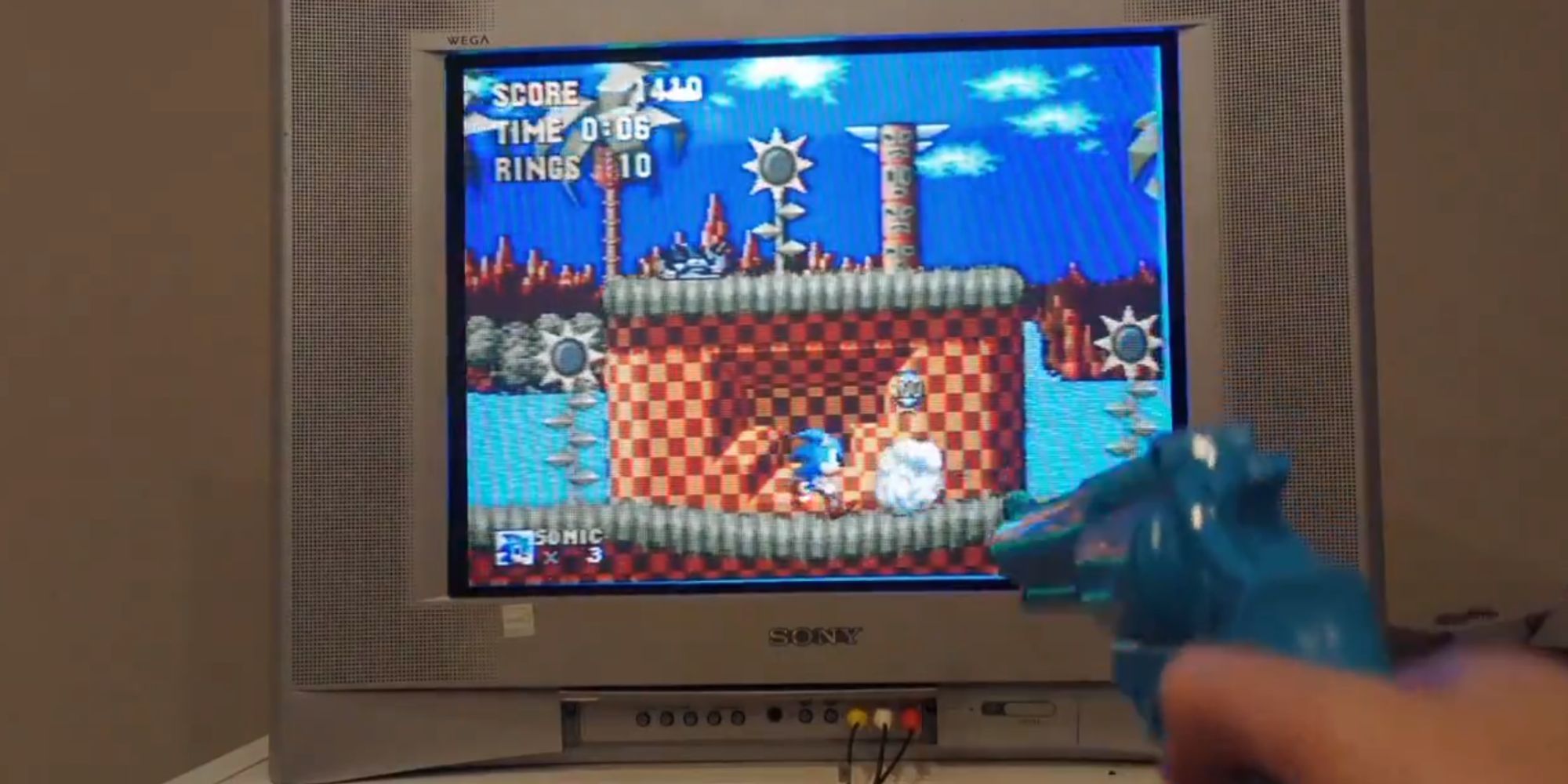 Sonic the Hedgehog on Mega Drive being played with a light gun controller