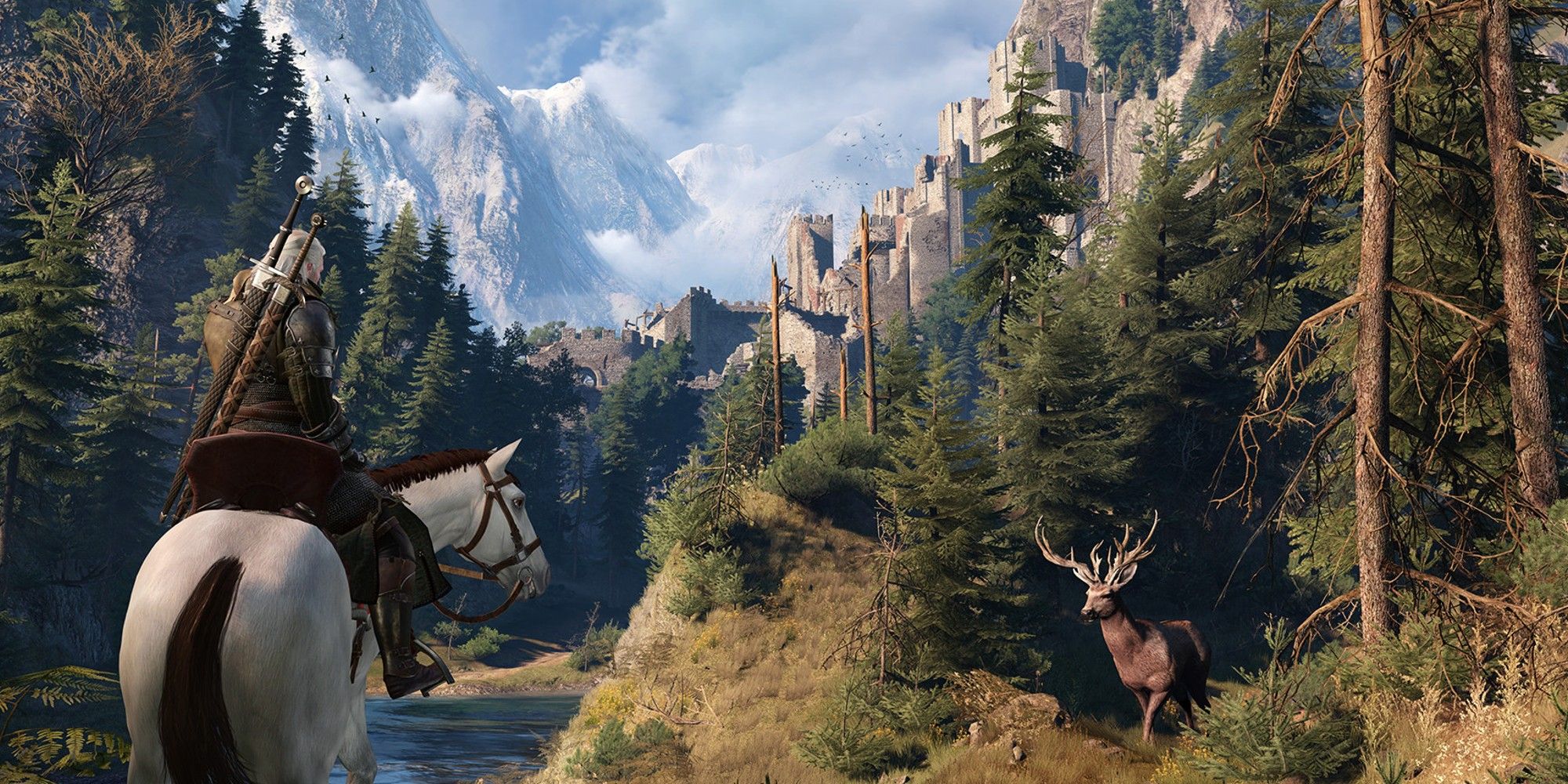 Geralt reitet in The Witcher 3 auf einem Pferd neben einem Wald und einer Burg. 