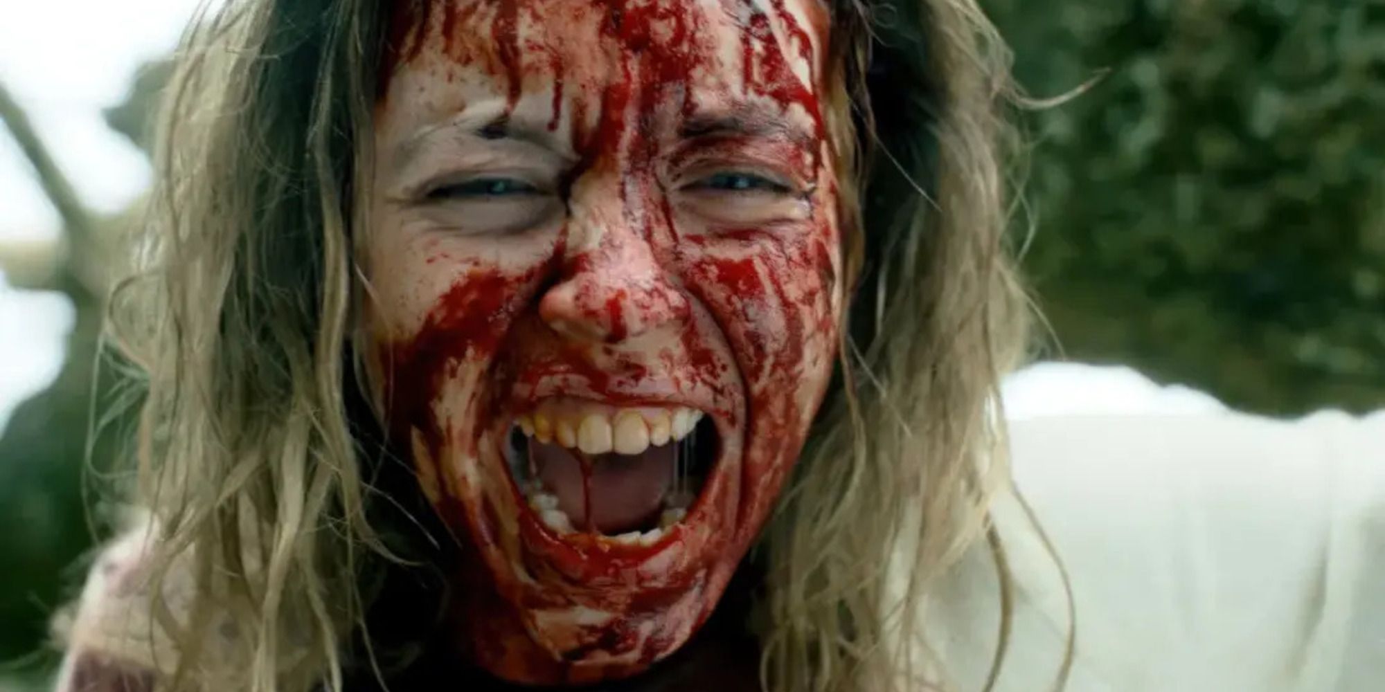 Immaculate Sydeny Sweeney with her face covered in blood, screaming