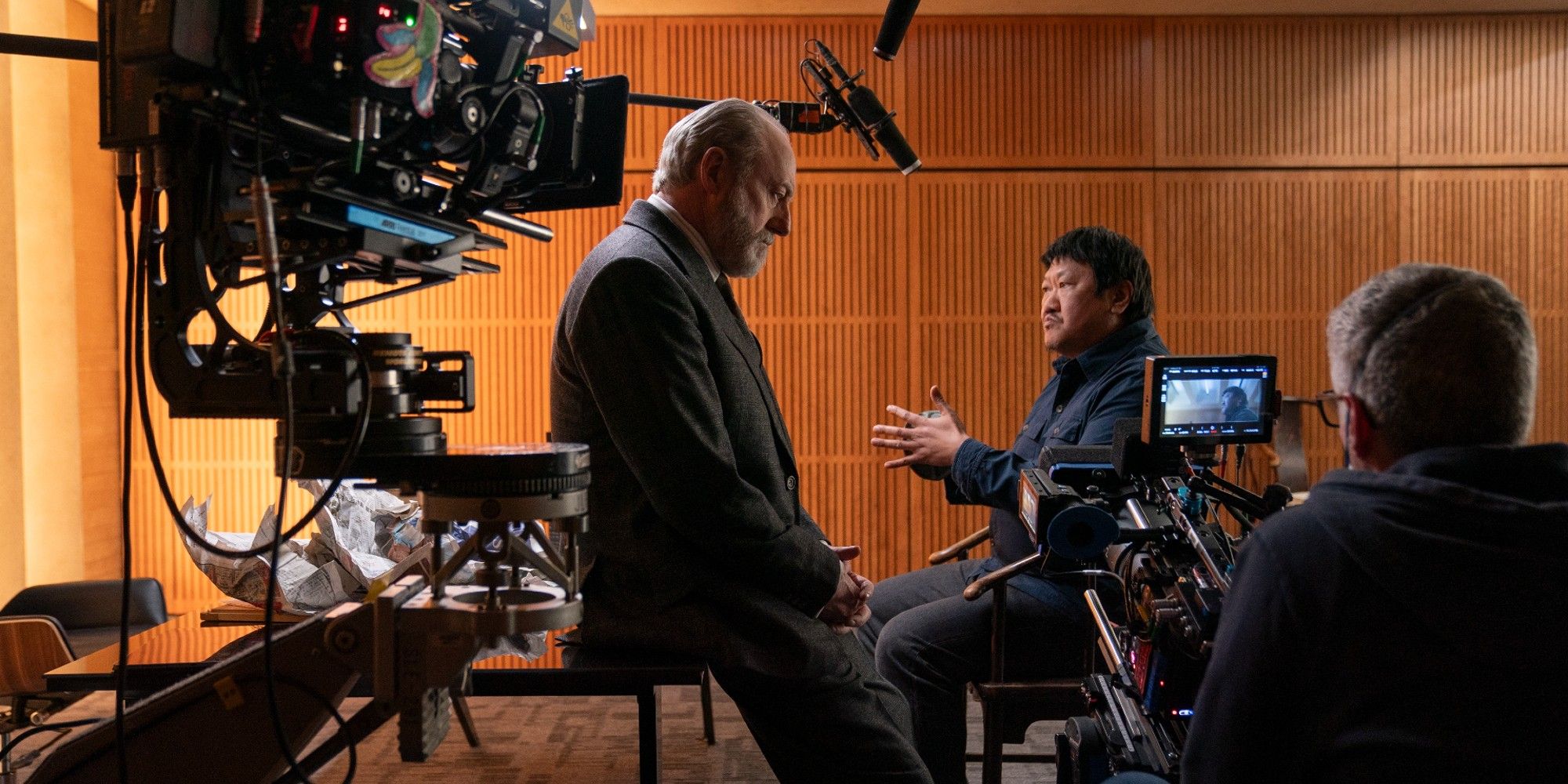 Liam Cunningham as Wade and Benedict Wong as Da Shi behind the scenes of 3 Body Problem