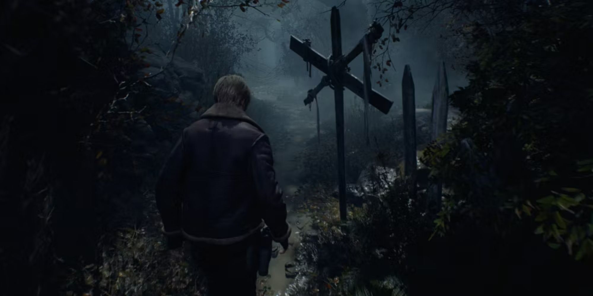 The starting area for Resident Evil 4 Remake, with Leon walking by an Iluminados cross into blue misty woods.