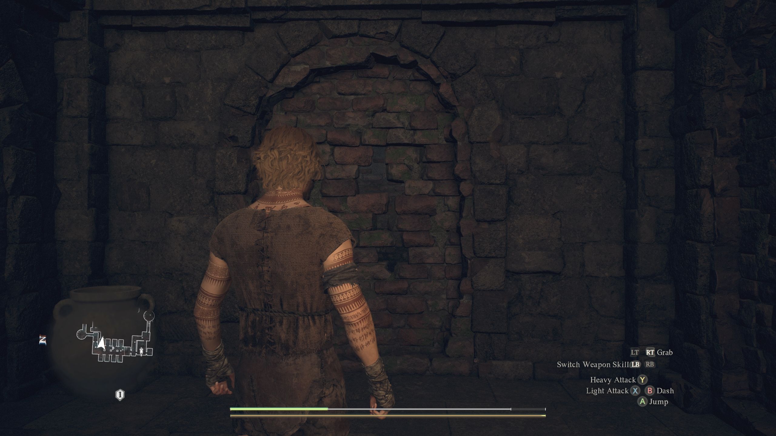 The Arisen is looking at a sus wall that looks weak - Dragon&rsquo;s Dogma 2