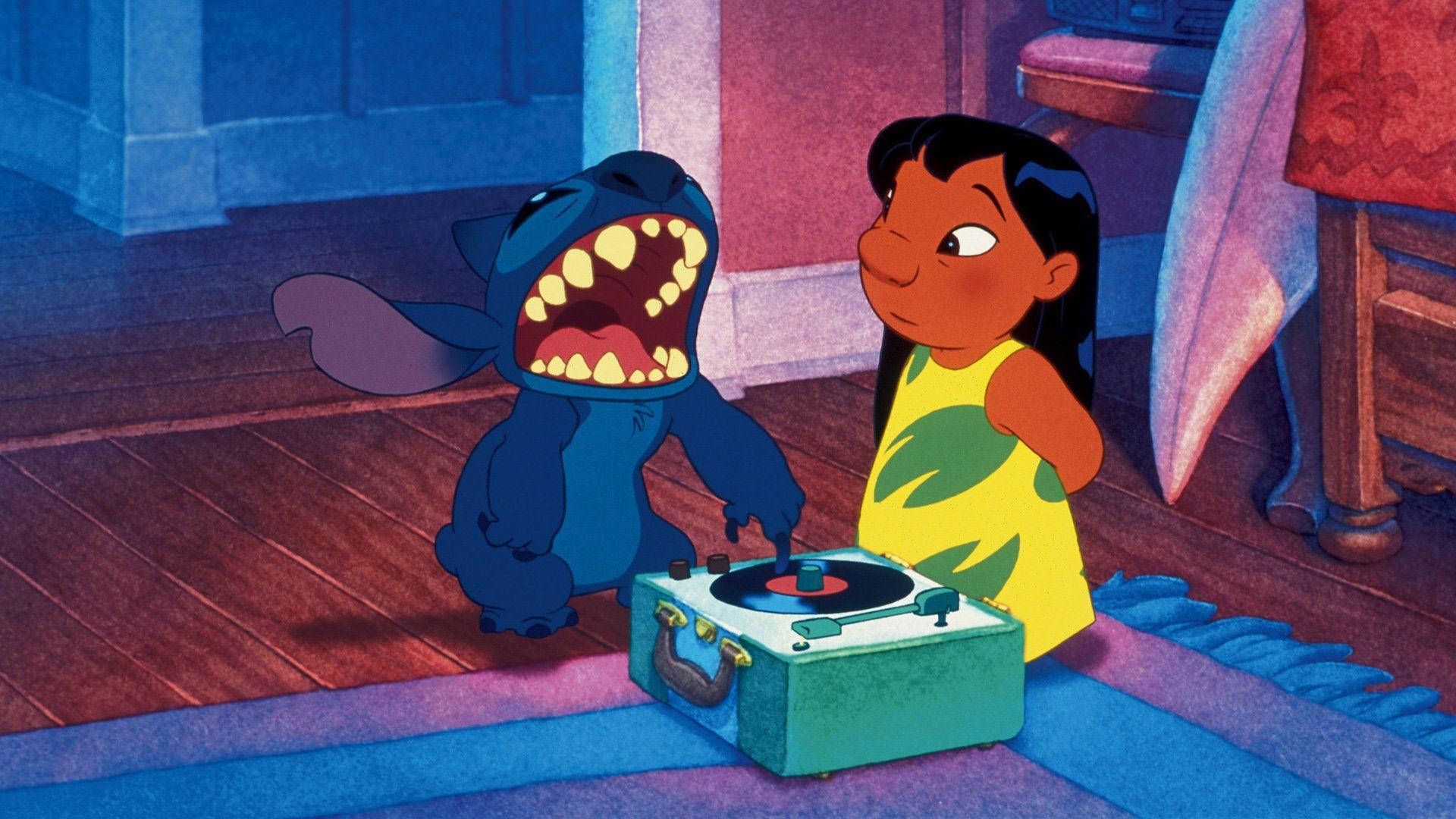 lilo-stitch-playing-vinyl-record-sdexuh29e8mqnbjn