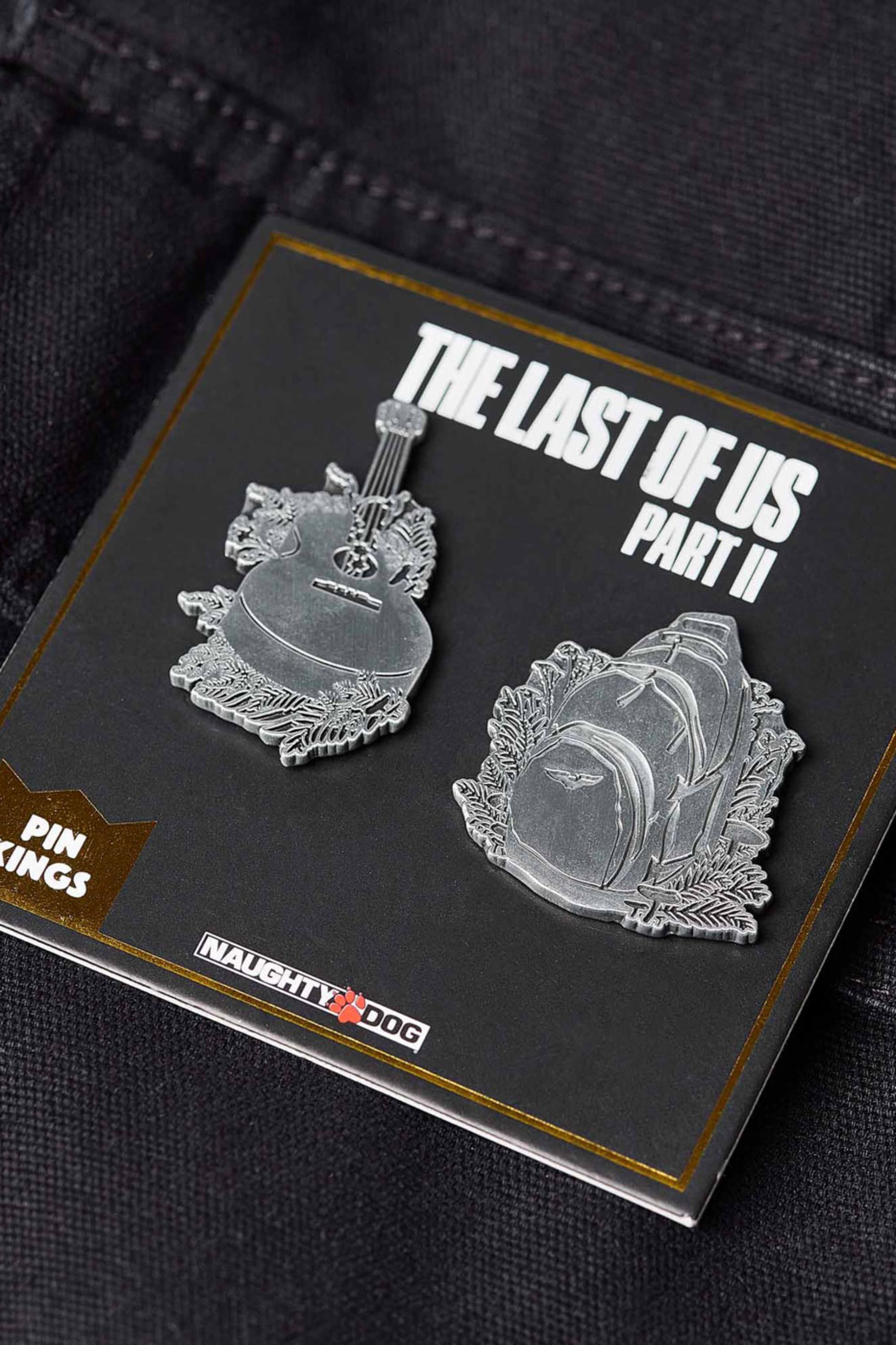 پین های فلزی Last Of Us در بسته بندی، متصل به لباس