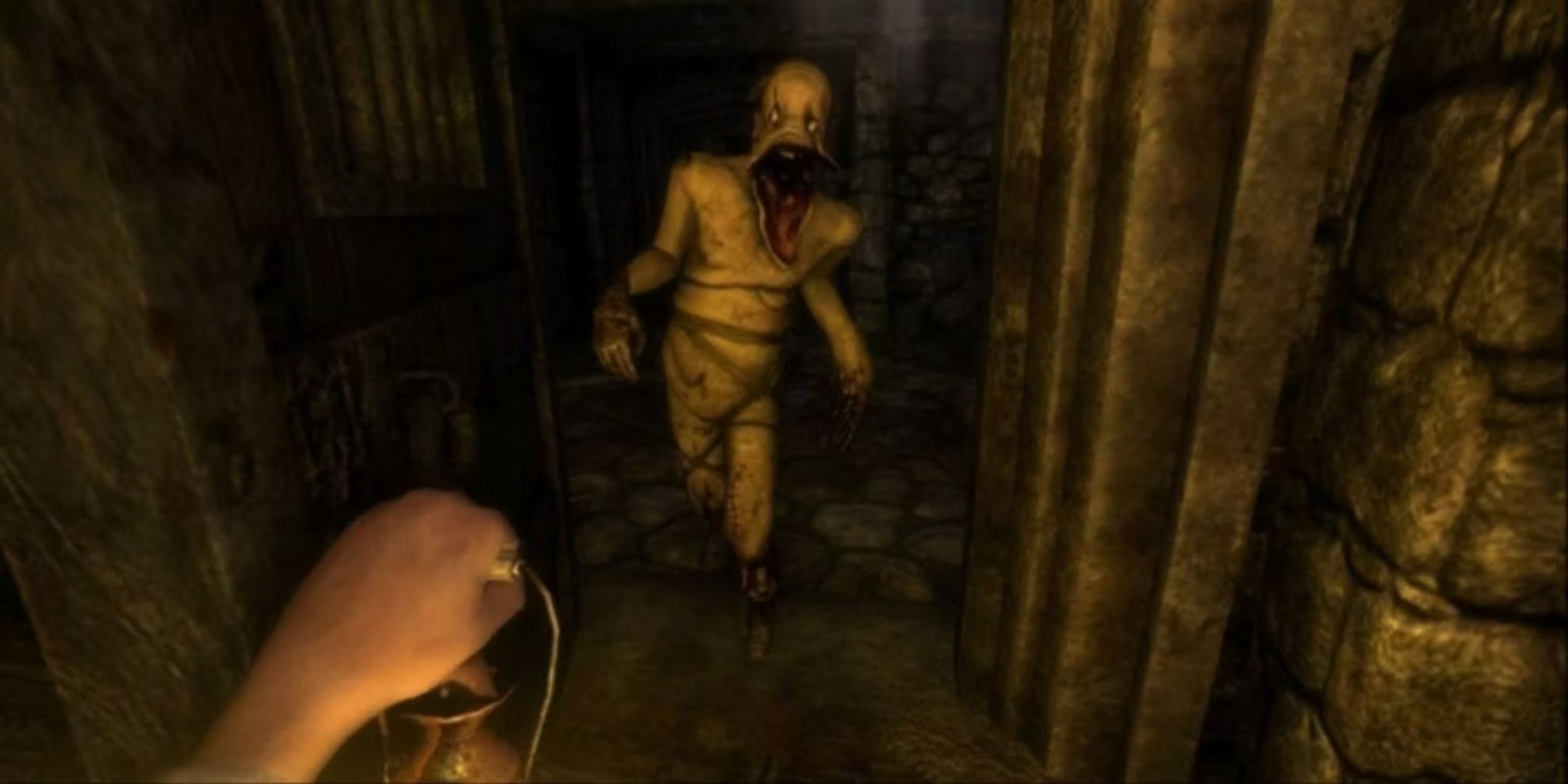 A first-person view of a monster walking towards Daniel in Amnesia: The Dark Descent.