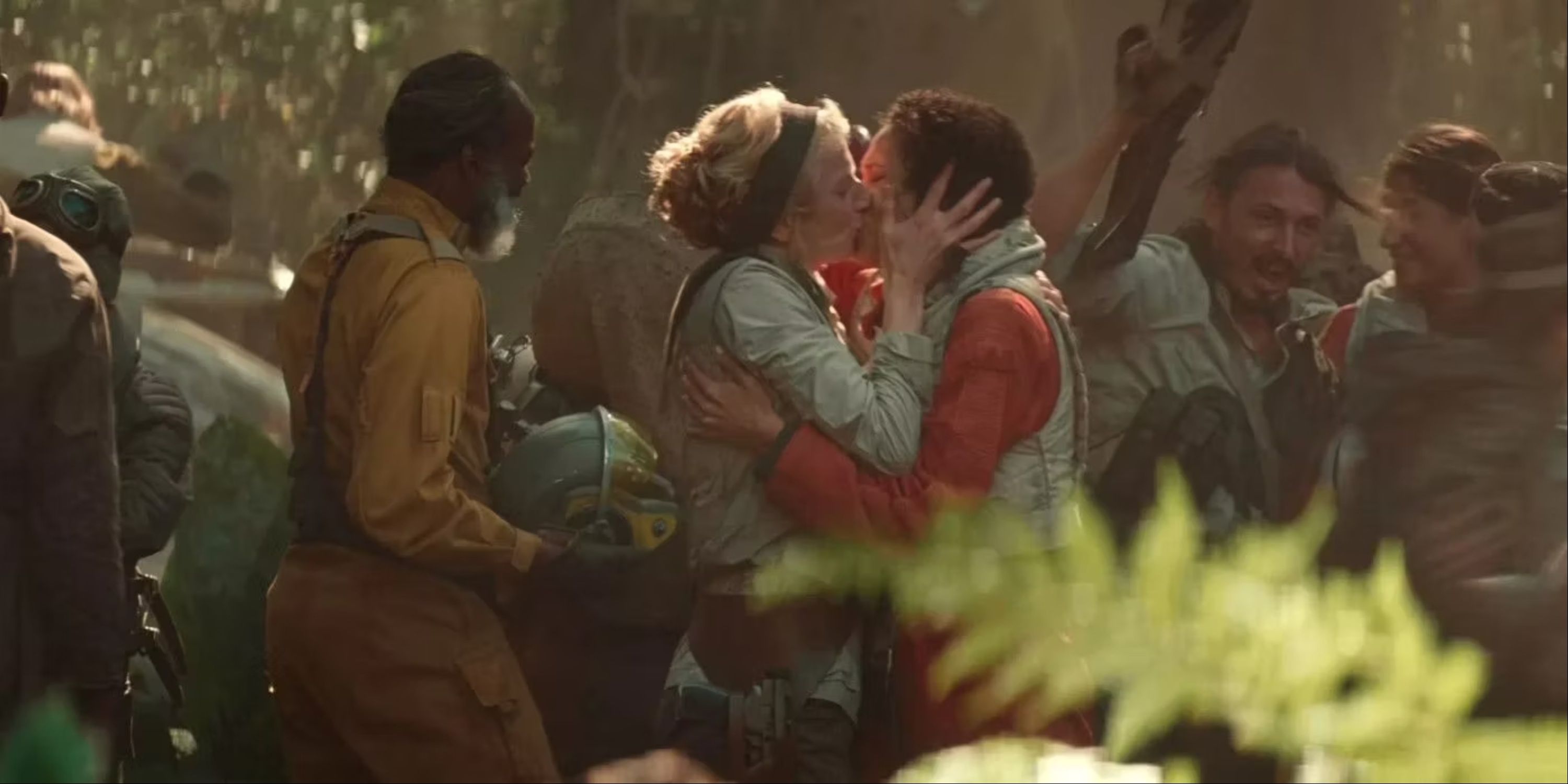 Larma D'Acy And Wrobie Tyce Kissing In Star Wars:  The Rise Of Skywalker