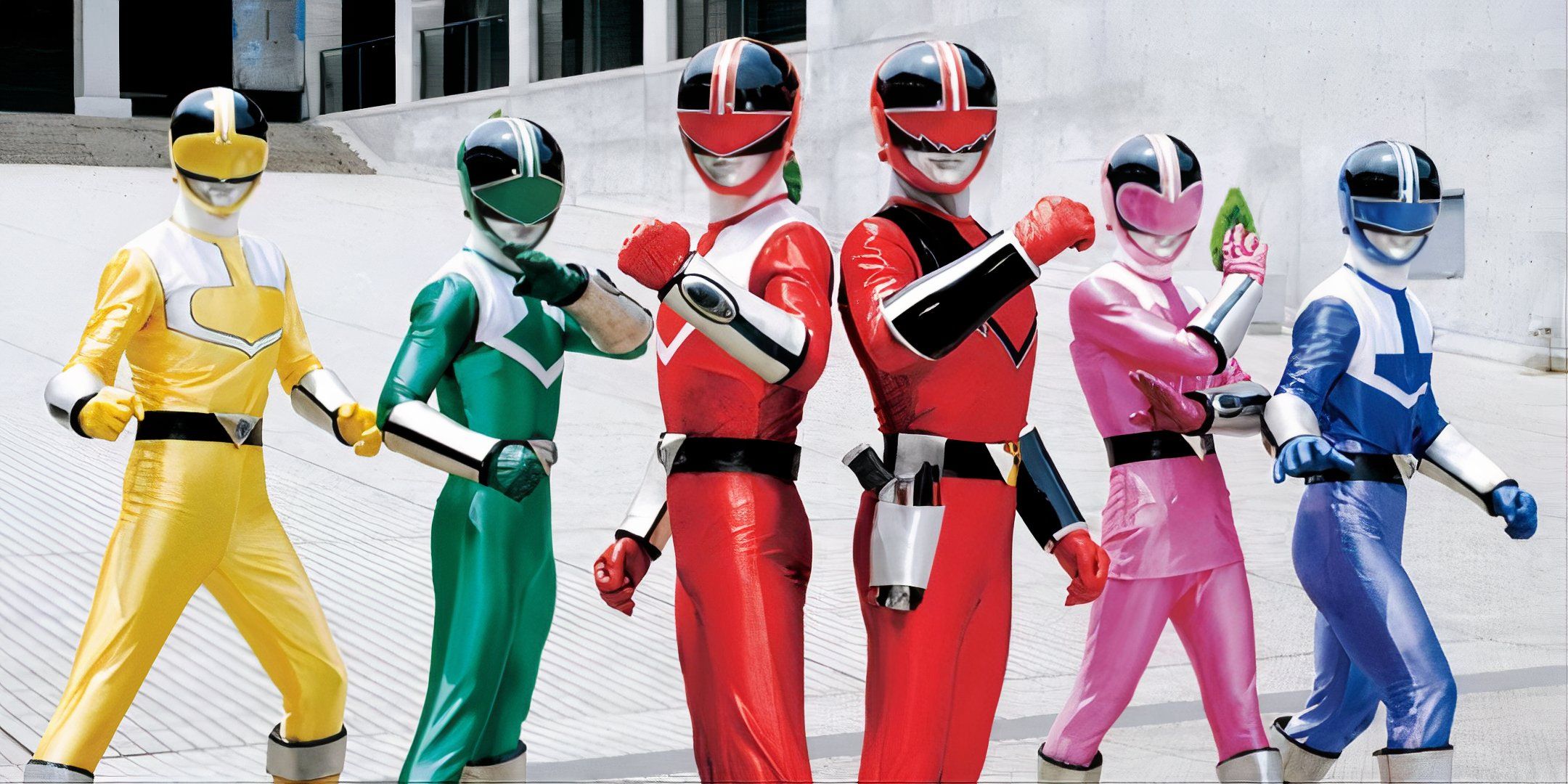 Time themes rangers pose with two red leaders