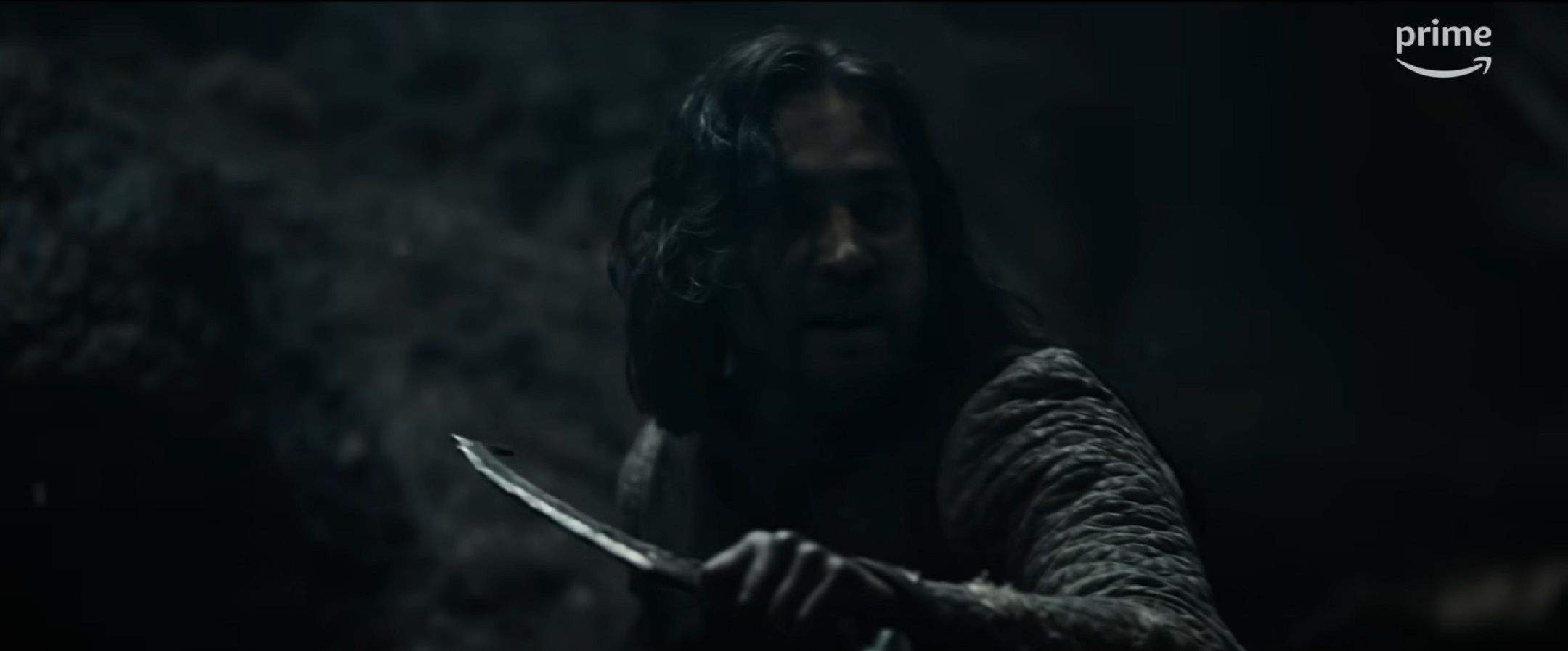 Isildur wields a knife in season 2 of The Rings of Power