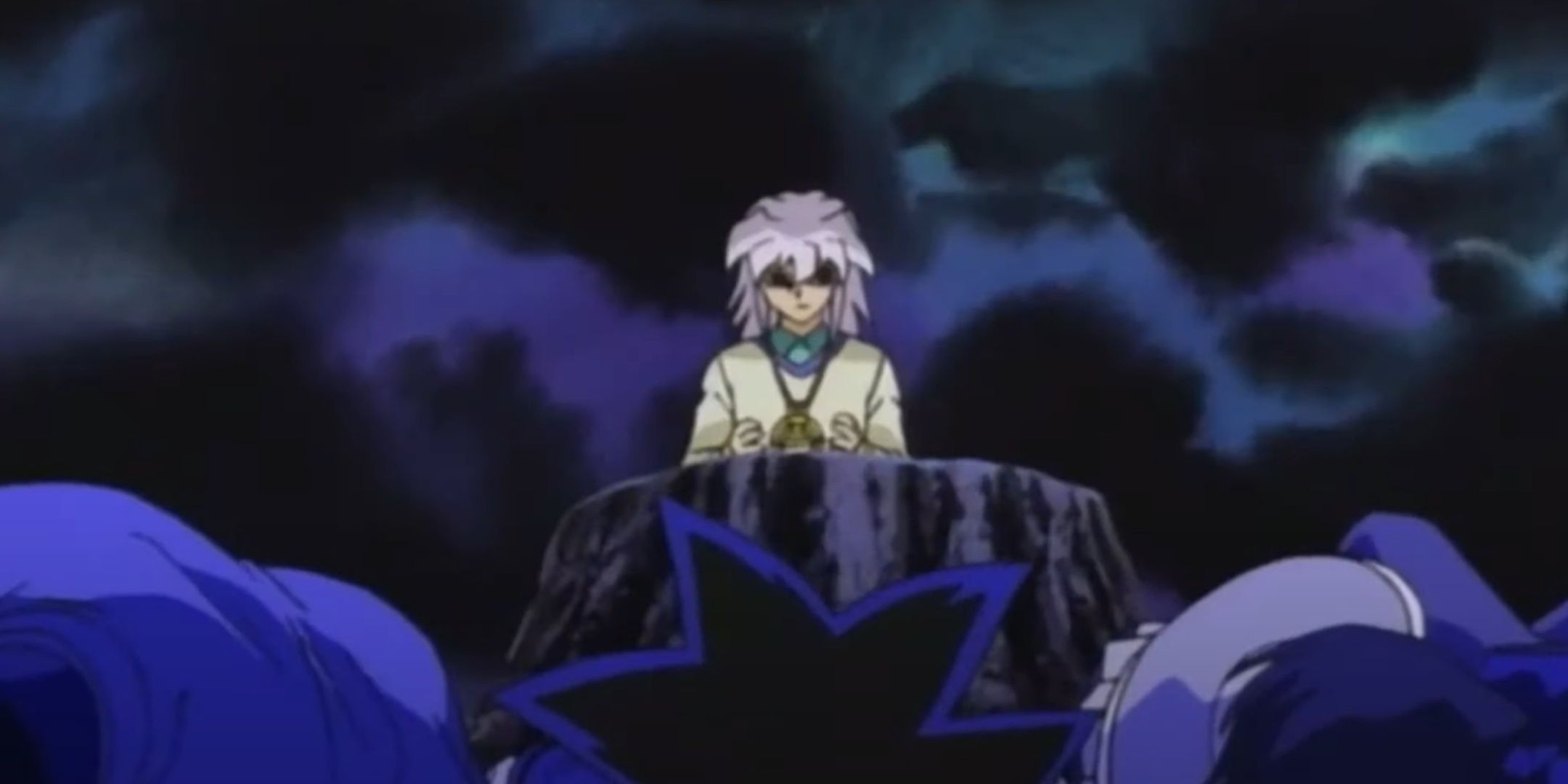 Bakura uses his millennium ring to seal Yugi's friends into cards.