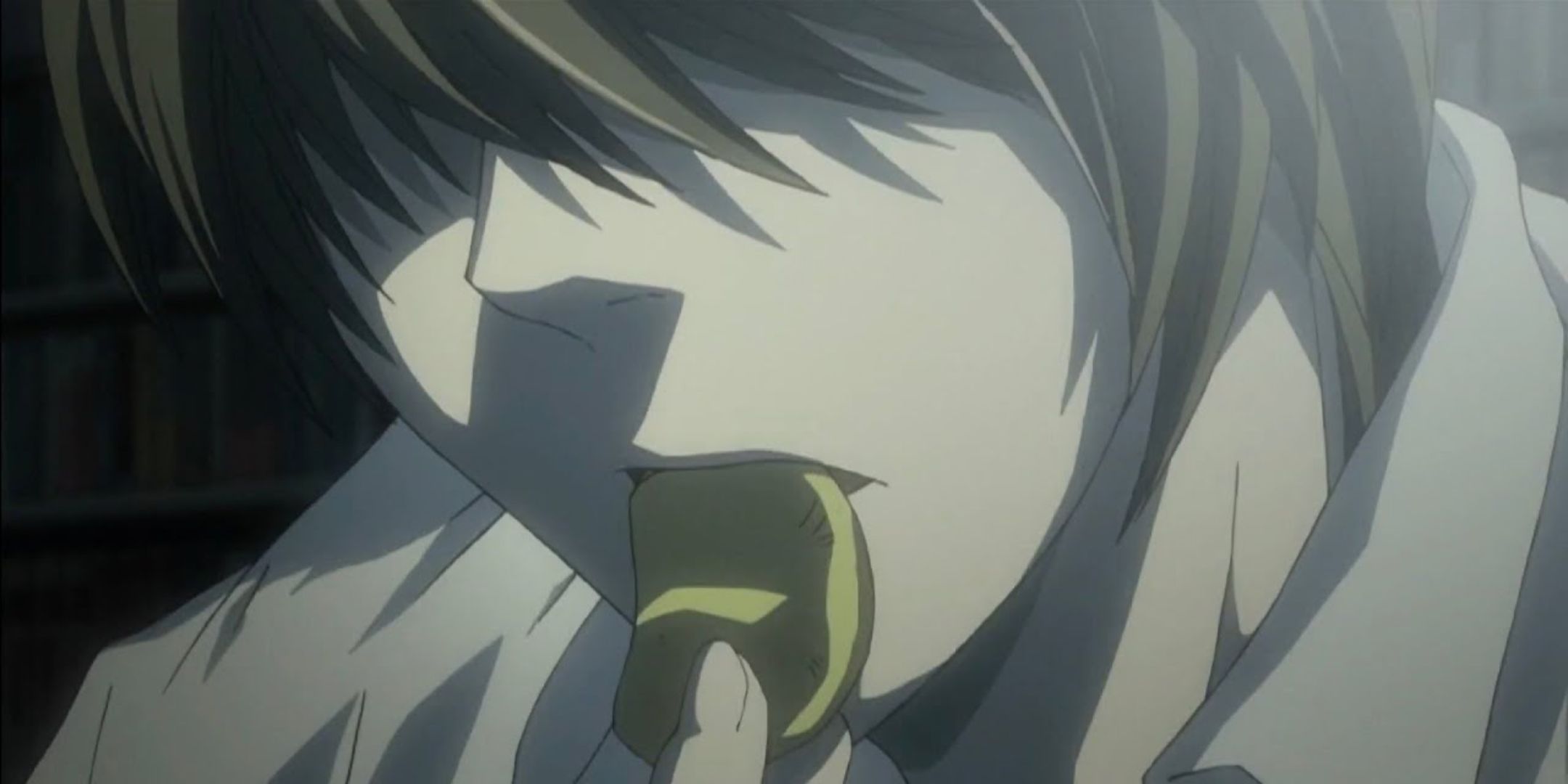 Light eating a chip while killing people in Death Note.