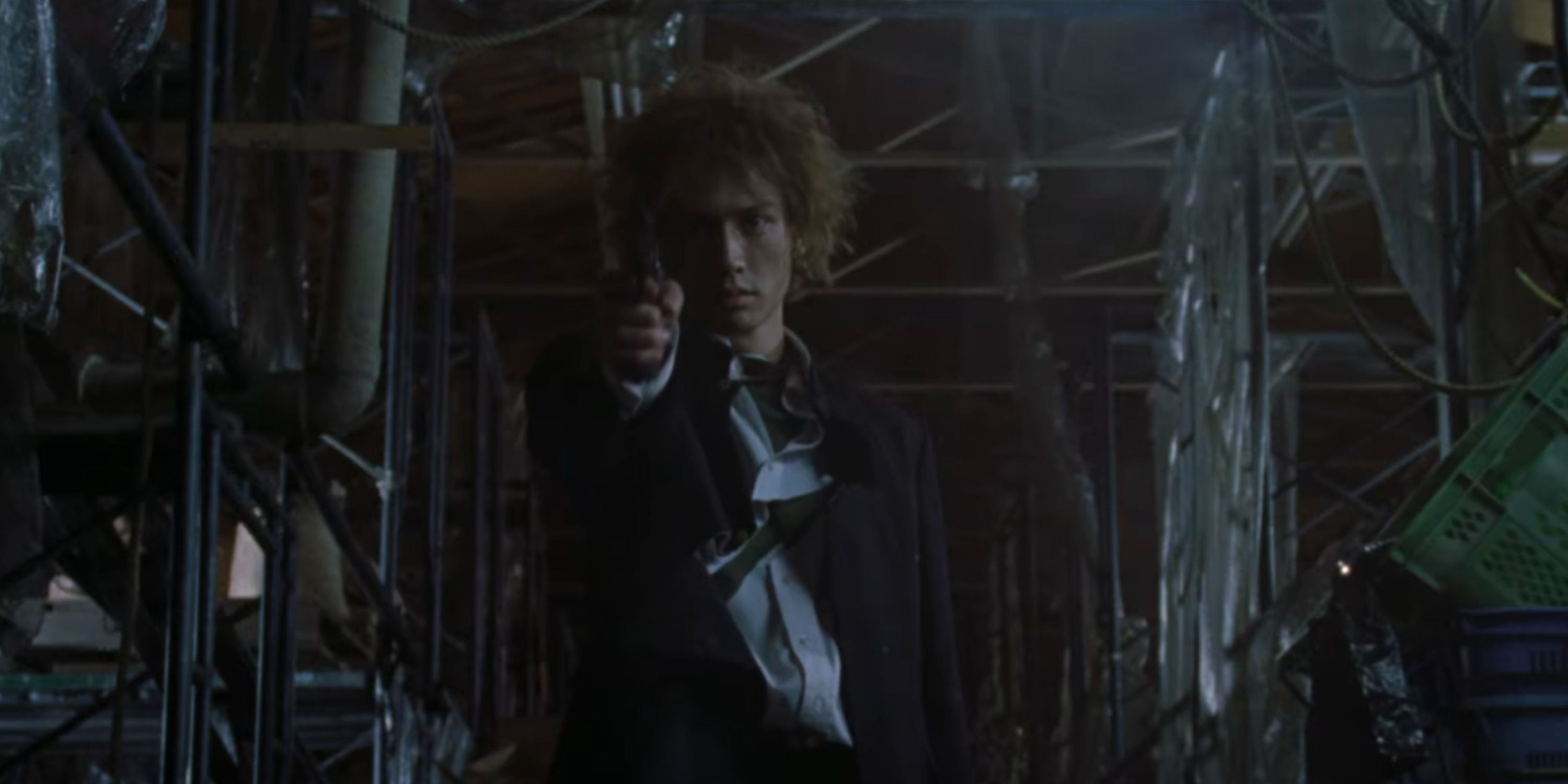 Kiriyama points his gun.