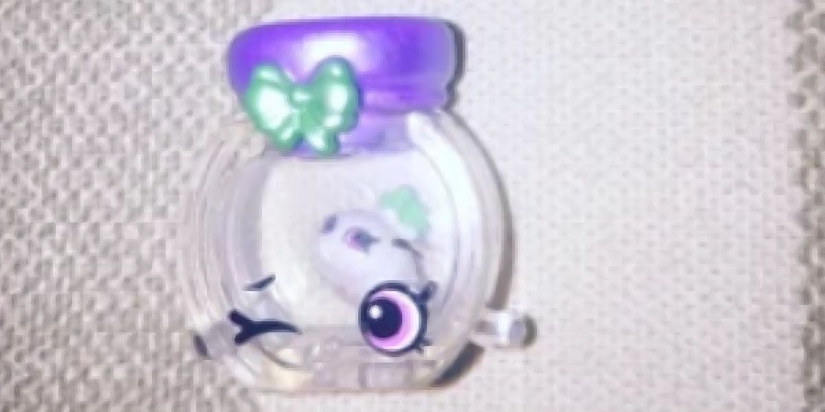 Image of the Gail Garlic &amp; Baby Bulb Shopkin.