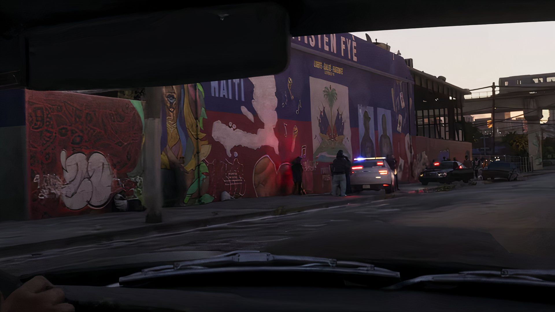 پلیس در حال بازداشت یک باند خیابانی در GTA 6.