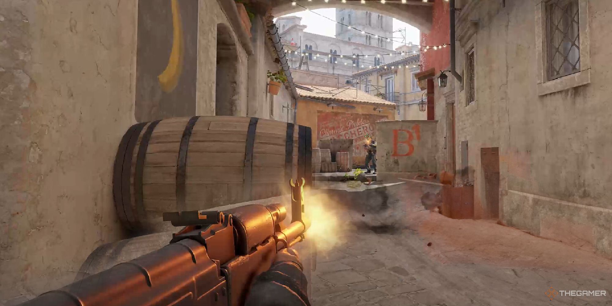 Counter-Strike 2 schießt eine AK-47 auf Inferno auf einen CT, aber die Waffe befindet sich auf der linken Seite