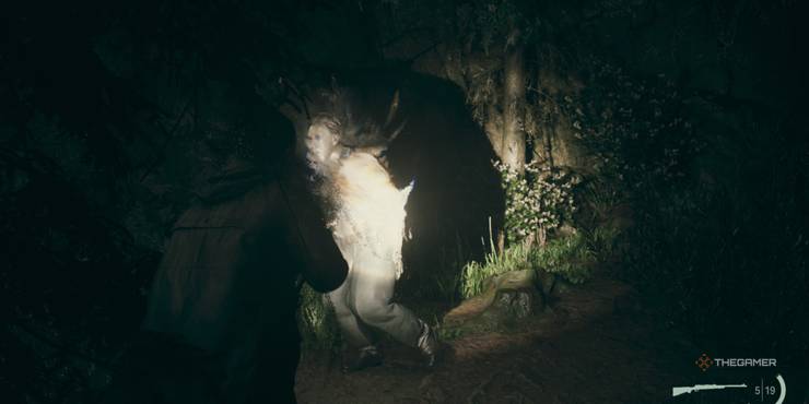 a-taken-about-to-attack-saga-in-alan-wake-2.jpg (740×370)