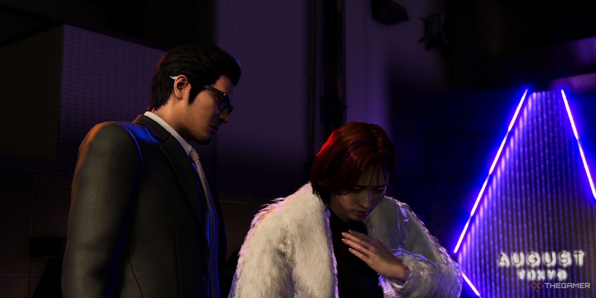 Kiryu with a woman in the opening of Like a Dragon Gaiden The Man Who Erased His Name