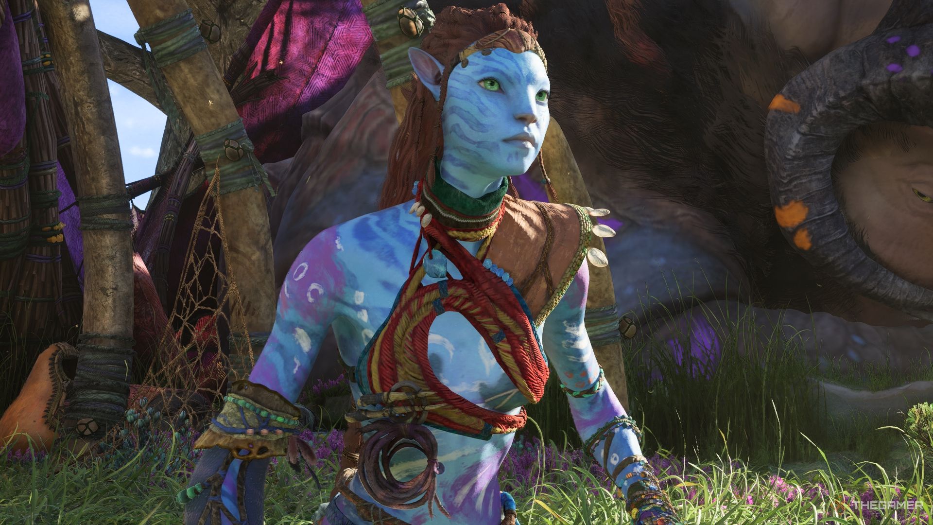 Na'vi in ​​den Upper Plains mit einem Zakru im Hintergrund Avatar Frontiers of Pandora