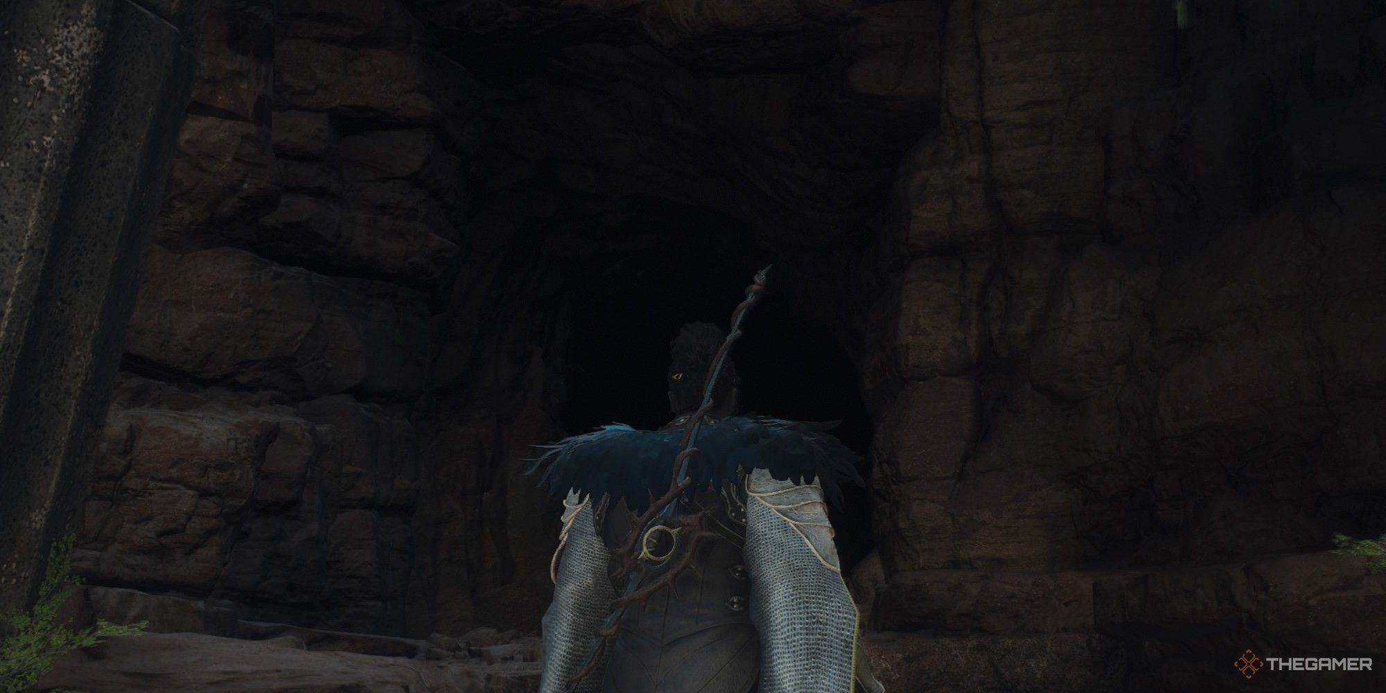Player Arisen standing in front of the entrance to the Tomb of Al'Guttos in Dragon's Dogma 2.