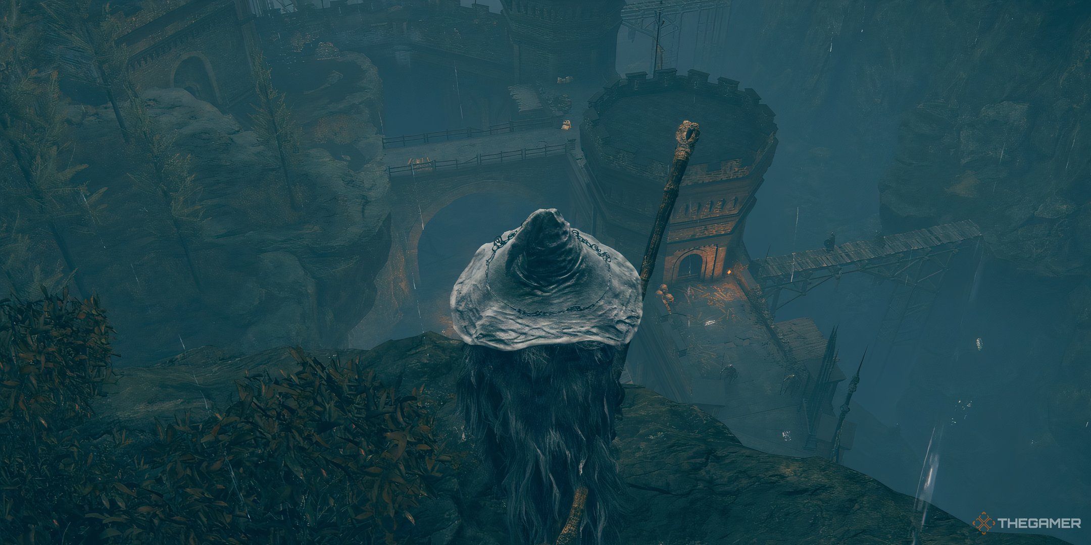 Player looks down from ledge toward Fog Rift Fort in Elden Ring: Shadow of the Erdtree.