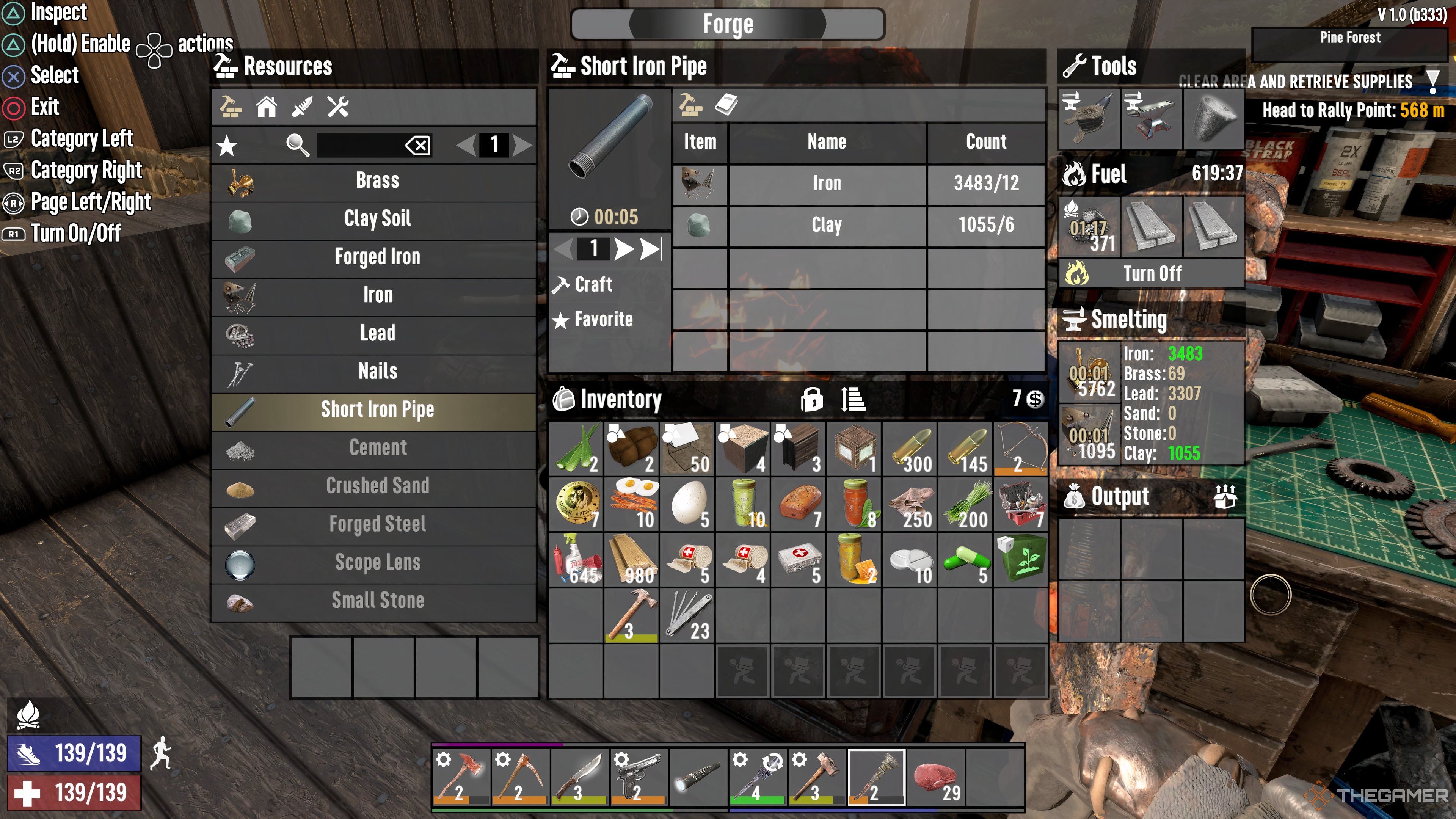 شخصیت بازیکن به لیست دستور العمل برای منابع در Forge خود در 7 Days To Die نگاه می کند.