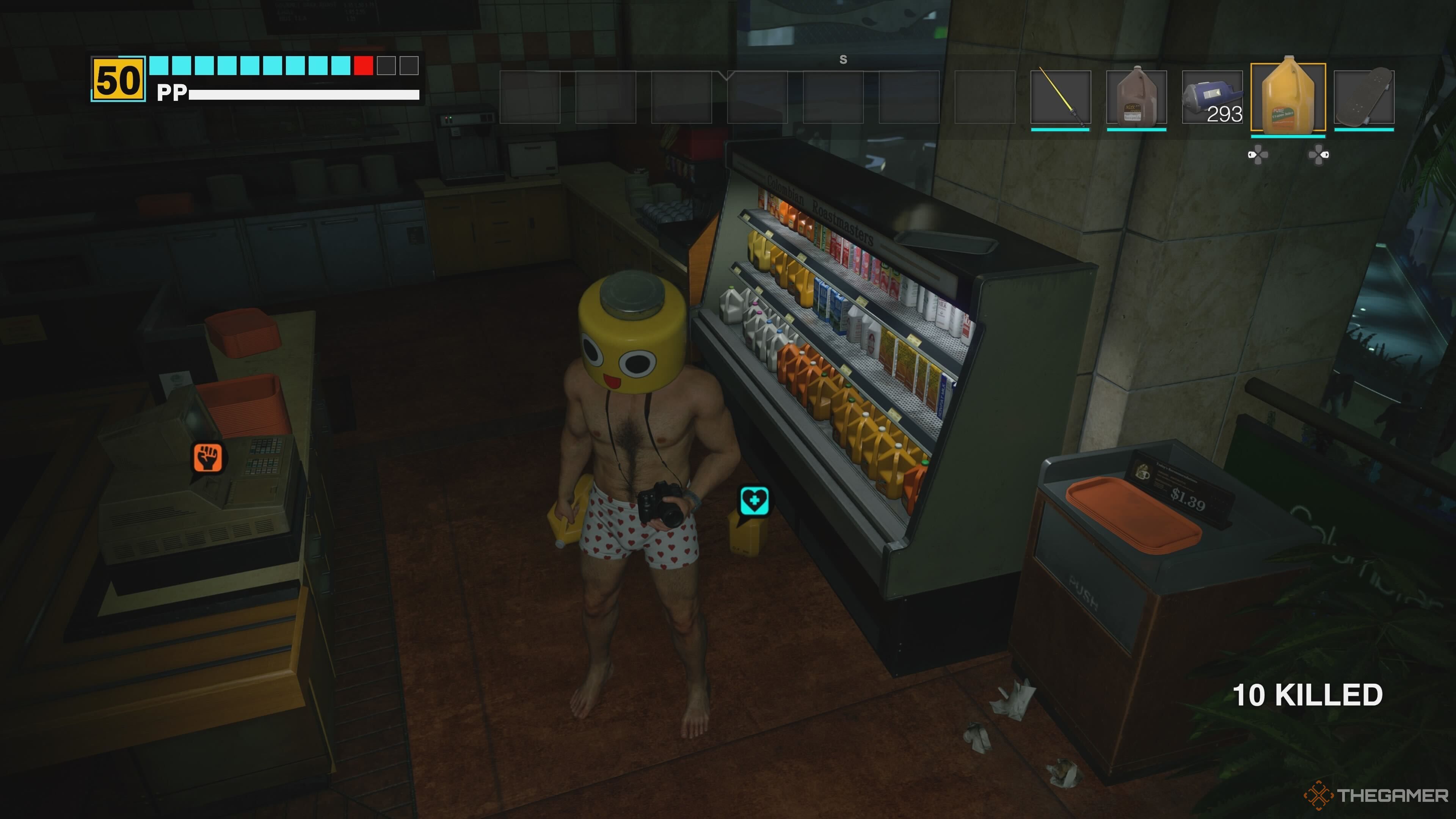 فرانک وست در کنار مقداری آب پرتقال در Dead Rising Deluxe Remaster.