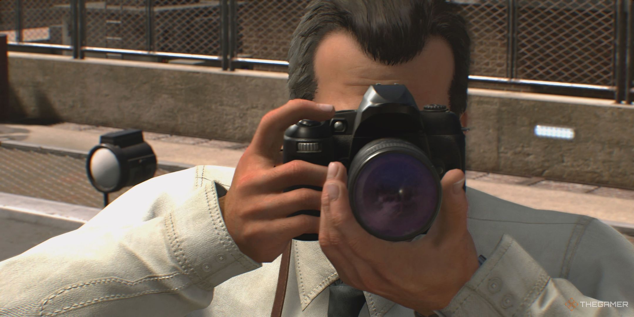 Frank West with his camera in Dead Rising Deluxe Remaster.