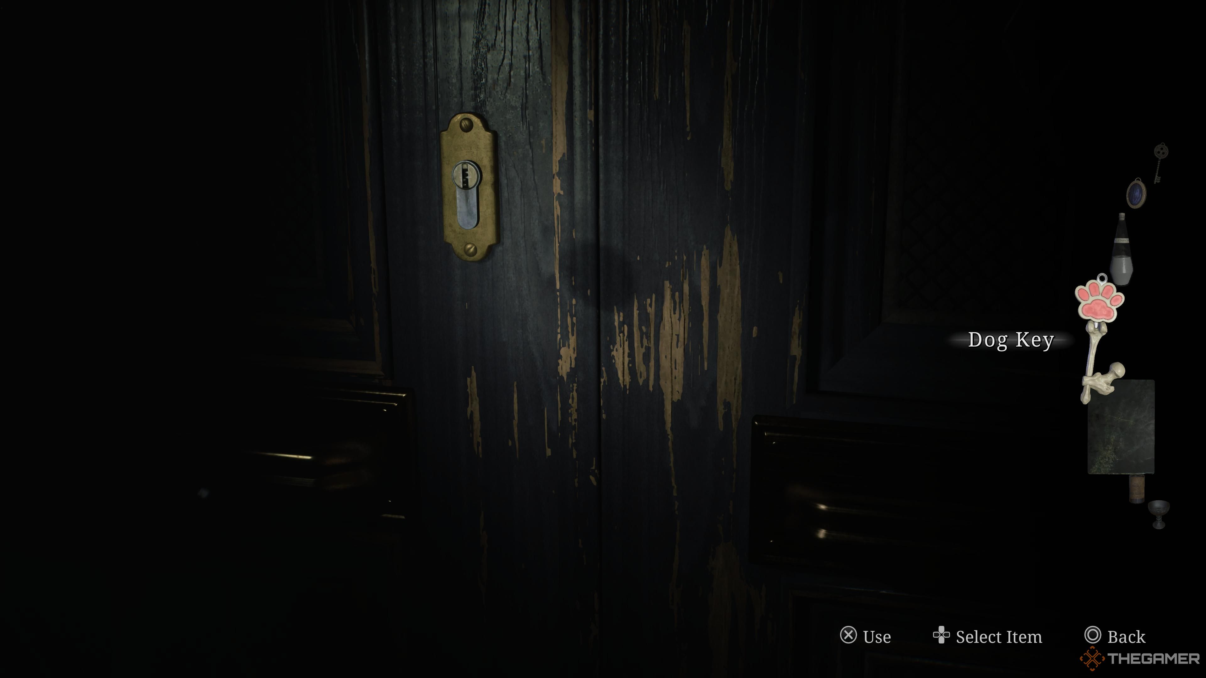 The door to the observation room highlighted beside the dog key in silent hill 2 remake.