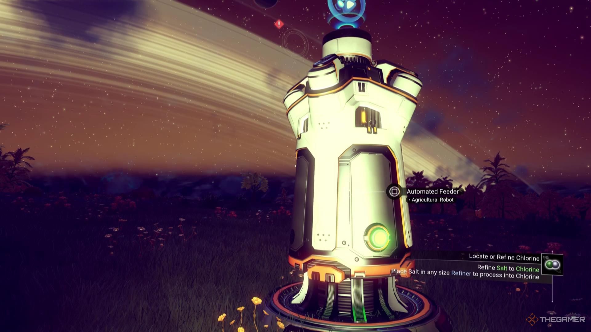 یک فیدر خودکار که توسط یک چراغ قوه در برابر آسمان حلقه دار شب در No Man's Sky روشن می شود.