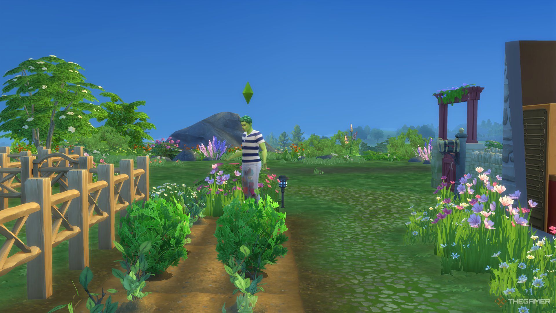 یک PlantSim در The Sims 4 در باغ خود ایستاده و با گیاهان خود صحبت می کند. 
