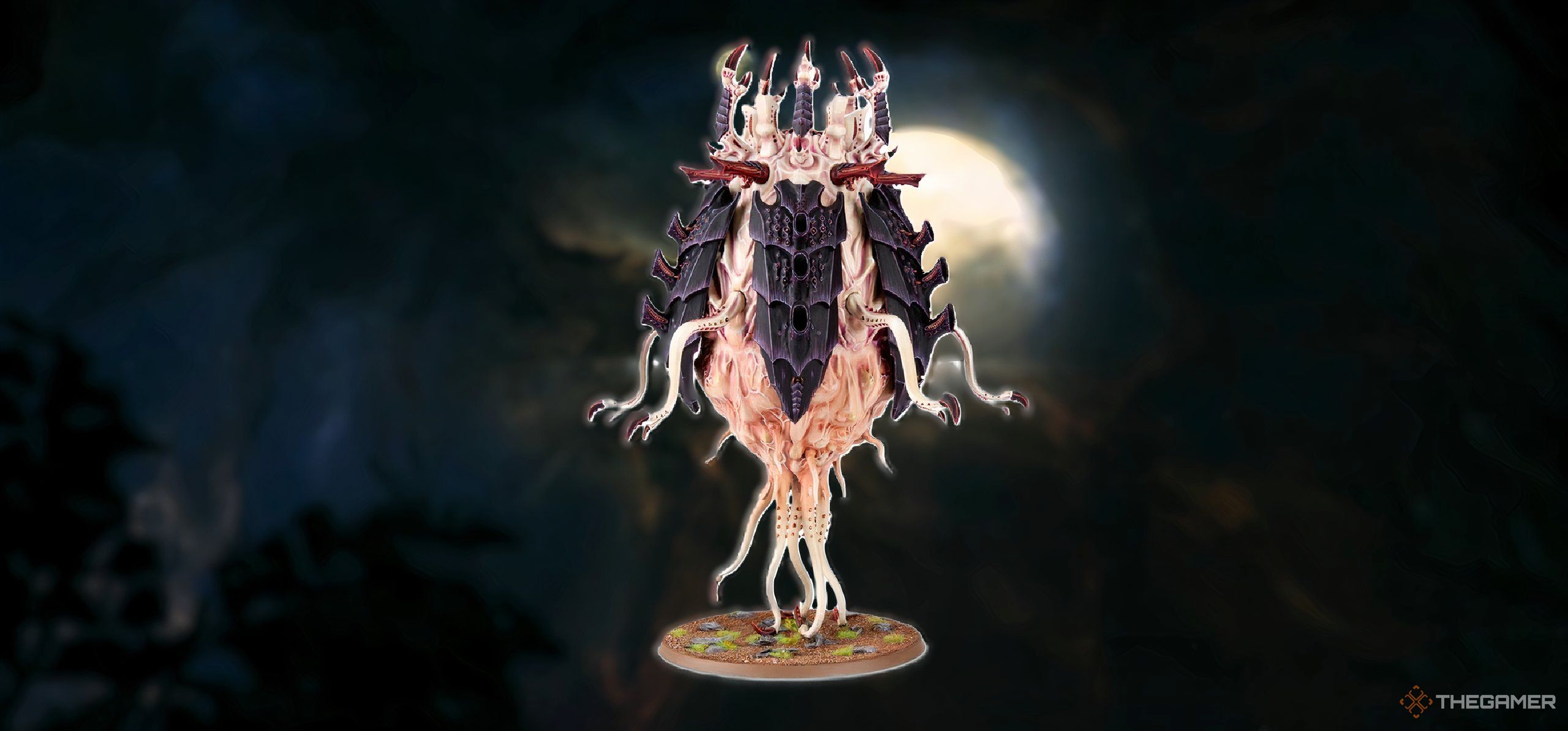 A Tyranid Tyrannocyte from Warhammer 40,000 tabletop.