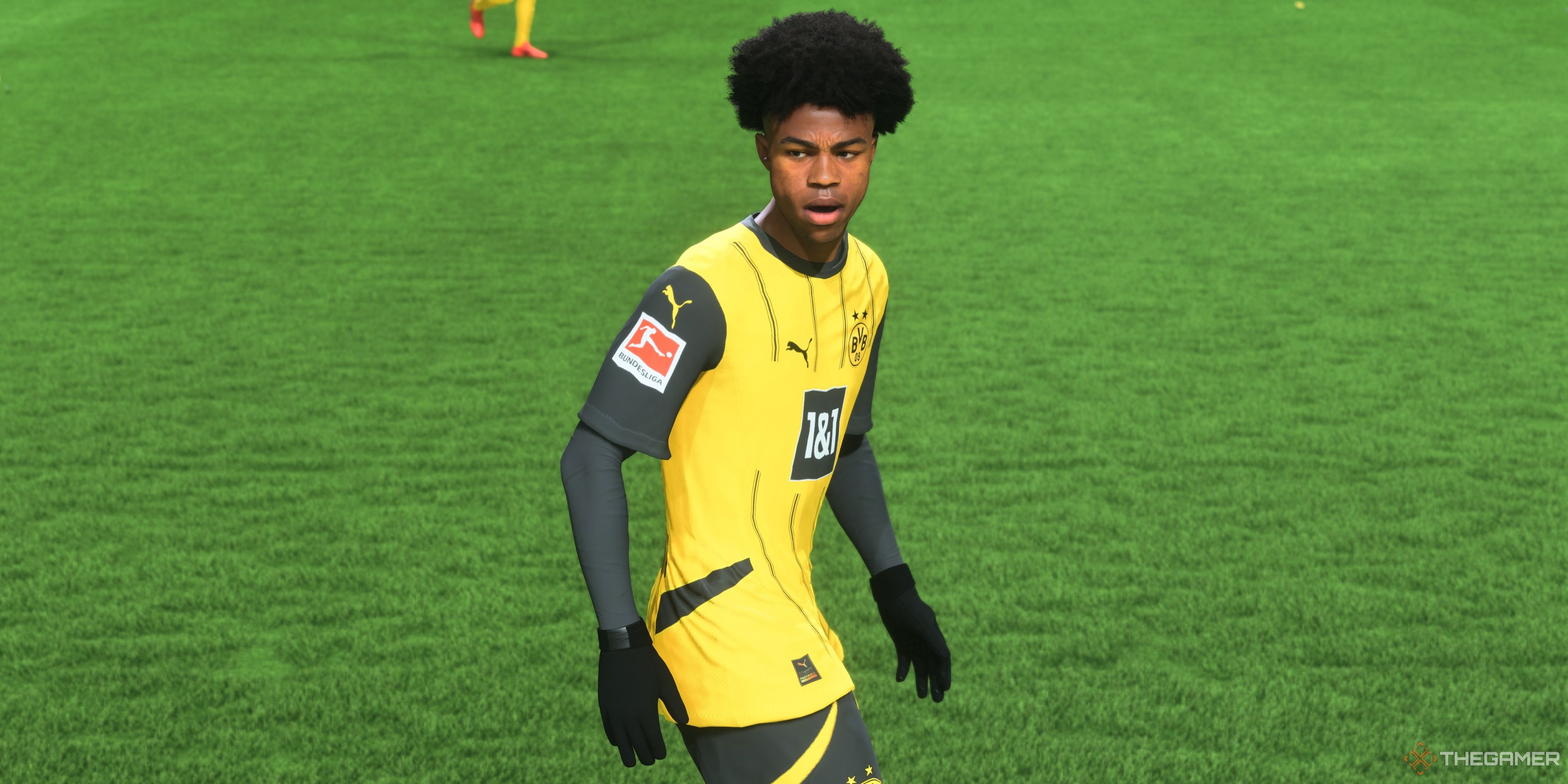 آیا باید Flashback Tammy Abraham Challenge را در EA FC 25 تکمیل کنید؟ 4 Carney Chukwuemeka در زمین در EA Sports FC 25.