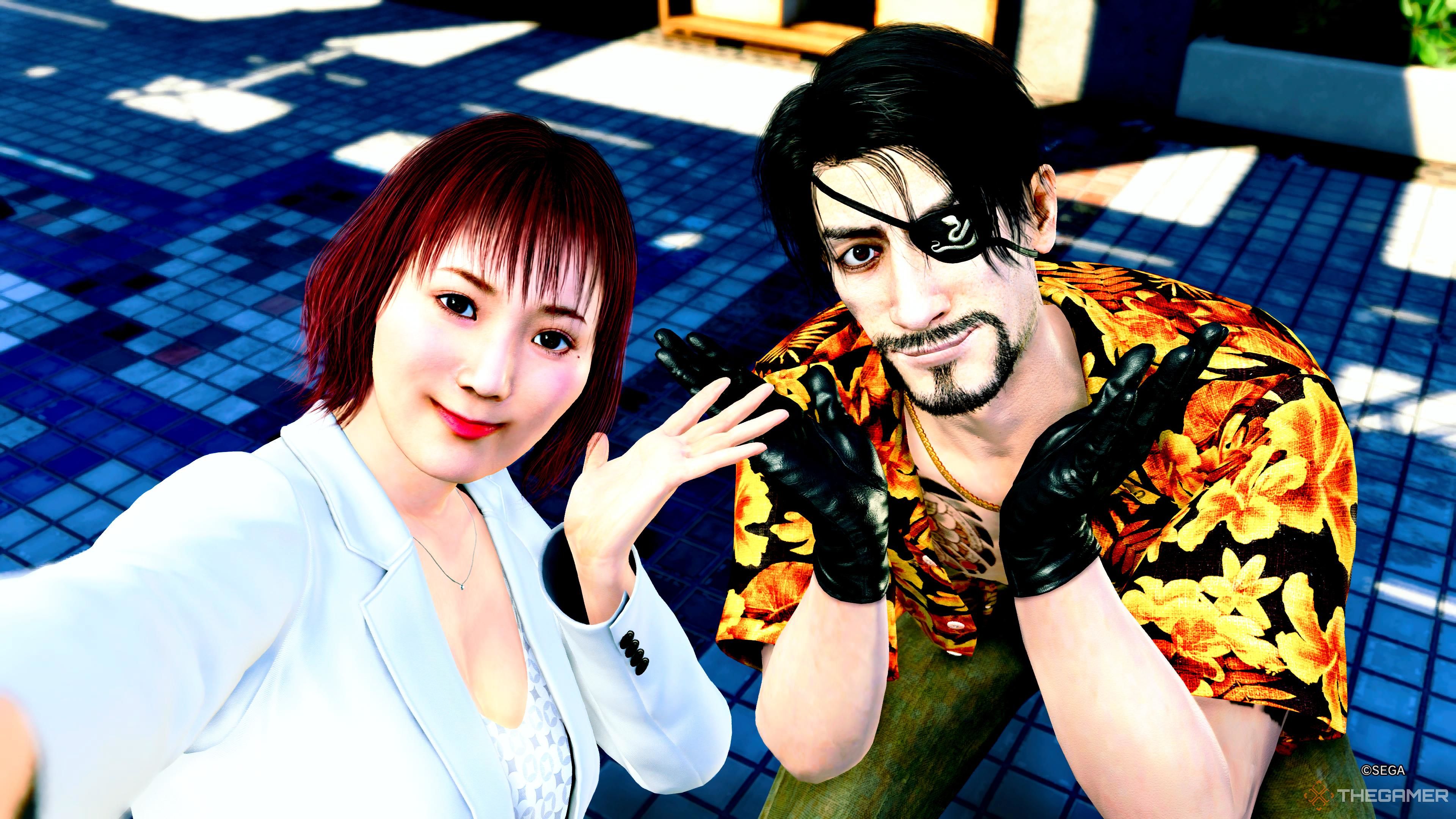 Majima taking a picture with Kaho in Like A Dragon Pirate Yakuza in Hawaiii.