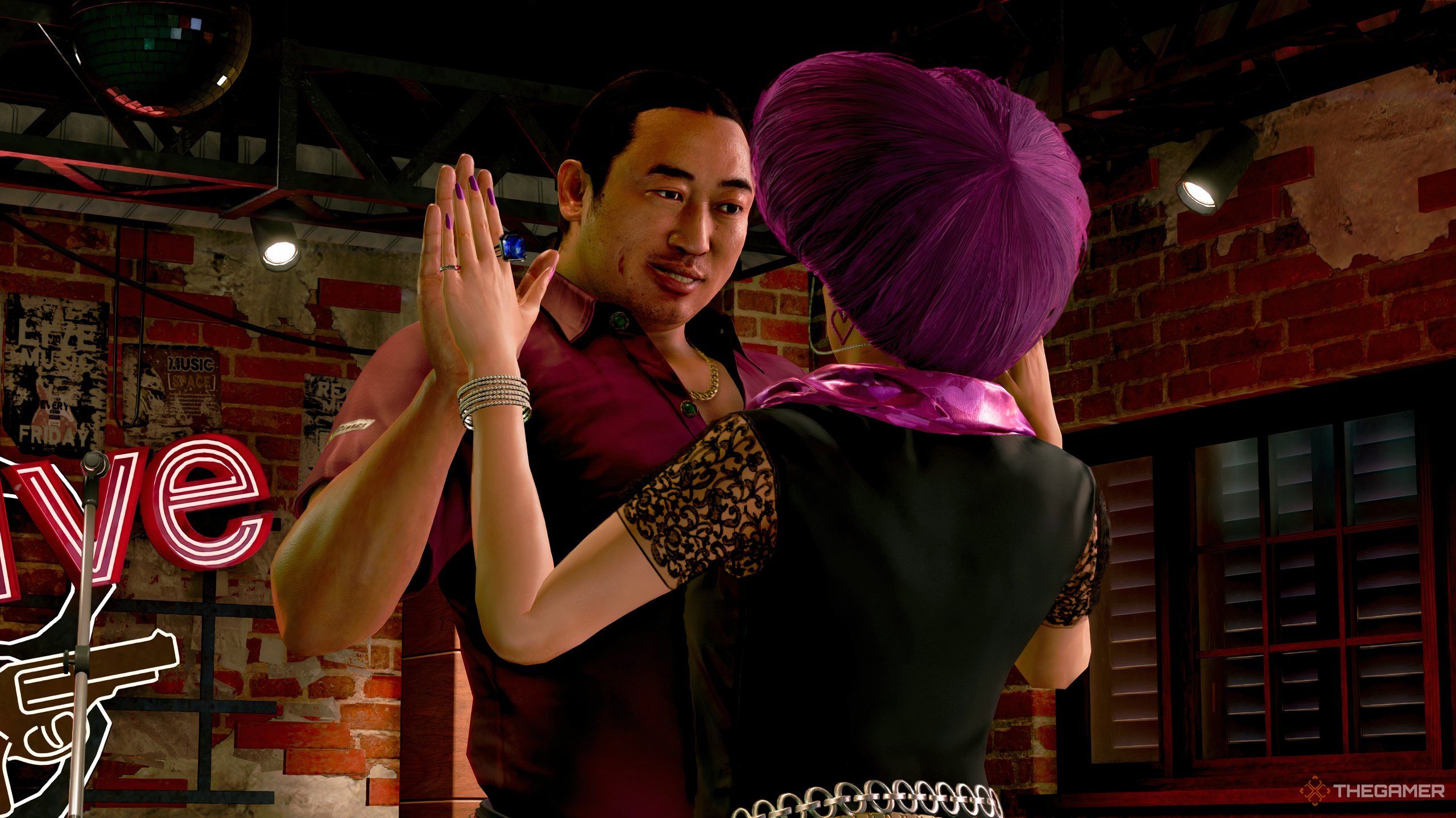Masaro and Machico held a hand in Hawaii like a dragon marine bandit or akuza.