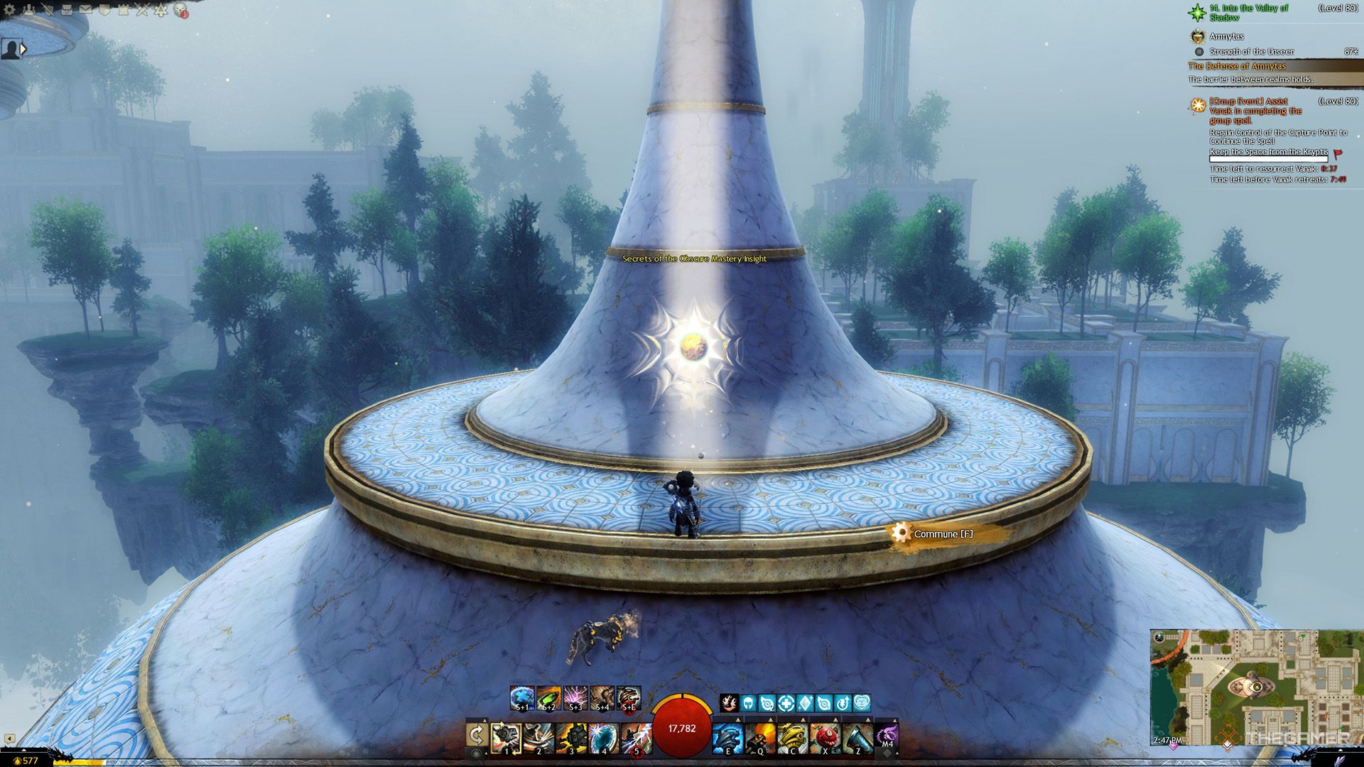 بازیکن ایستاده در مقابل برج Mabon's Tower Mastery Insight در Guild Wars 2.