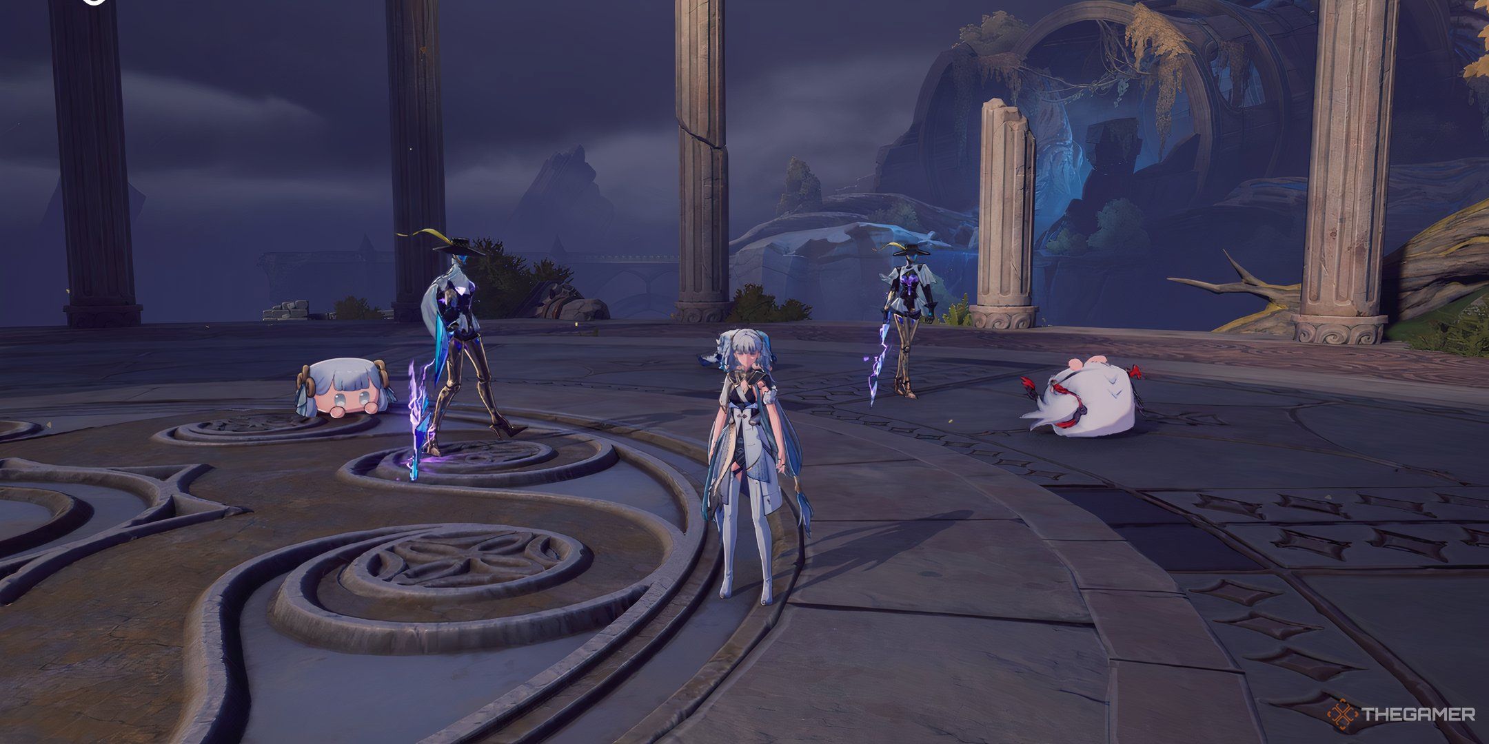 Jinhsi standing while two enemies fight the cubes of Jinhsi and Camellya in Wuthering Waves.