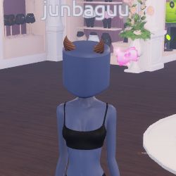 لباس Roblox برای تحت تأثیر قرار دادن - شاخ در یک تصویر مربع.