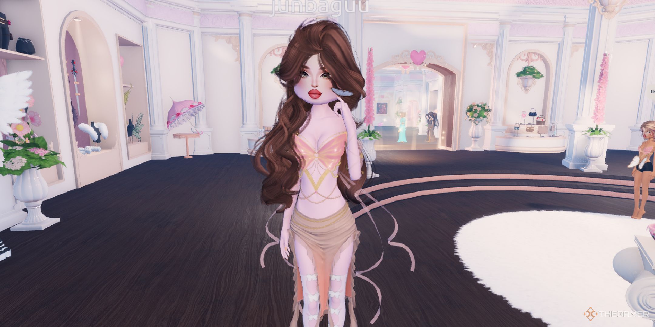 A player holding a butterfly in Dress to Impress on Roblox.