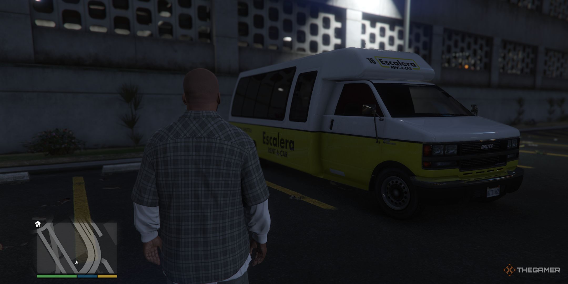 Franklin stood next to the Escalera van at Grand Theft Auto 5.