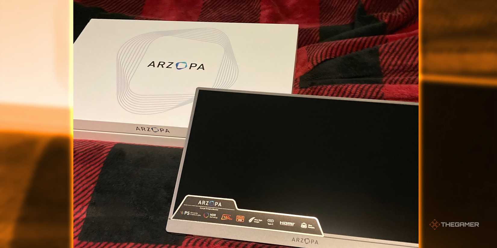 The Arzopa Z3FC portable monitor is sitting in a white box.